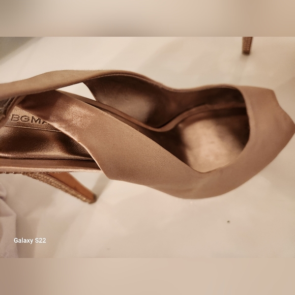 BCBG Max Azria Platform Satin Peeptoe Slingback Heels Crystal Studded Size 9B - Picture 6 of 10